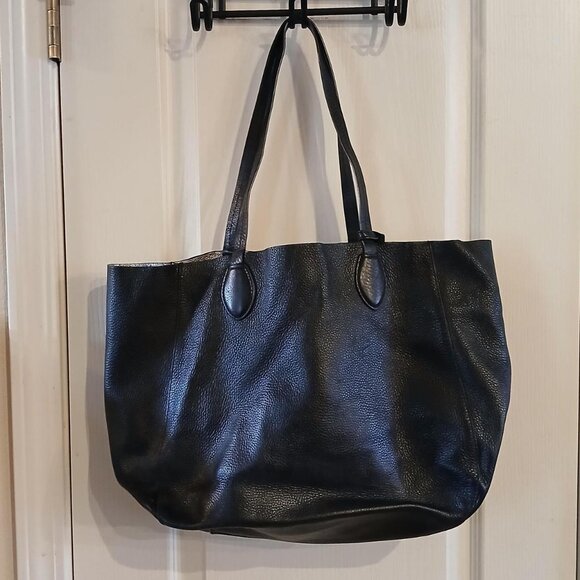 Michael Kors Mae Soft Leather Carryall Reversible Tote in black - Picture 3 of 8